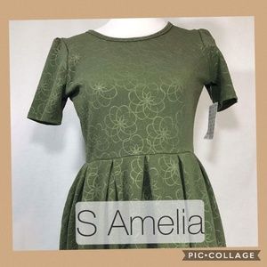 NWT LuLaRoe Small Amelia Dress